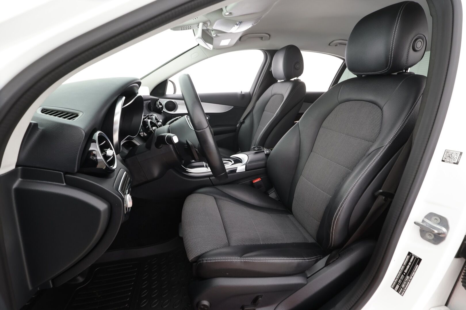 Mercedes-Benz C 2019 200 d A Business Avantgarde * Vakkari / P.kamera / LED / Navi / Puolinahat / Lohko+Sisä * - Suomi-auto / Kahdet renkaat aluvanteilla / Merkkihuollettu