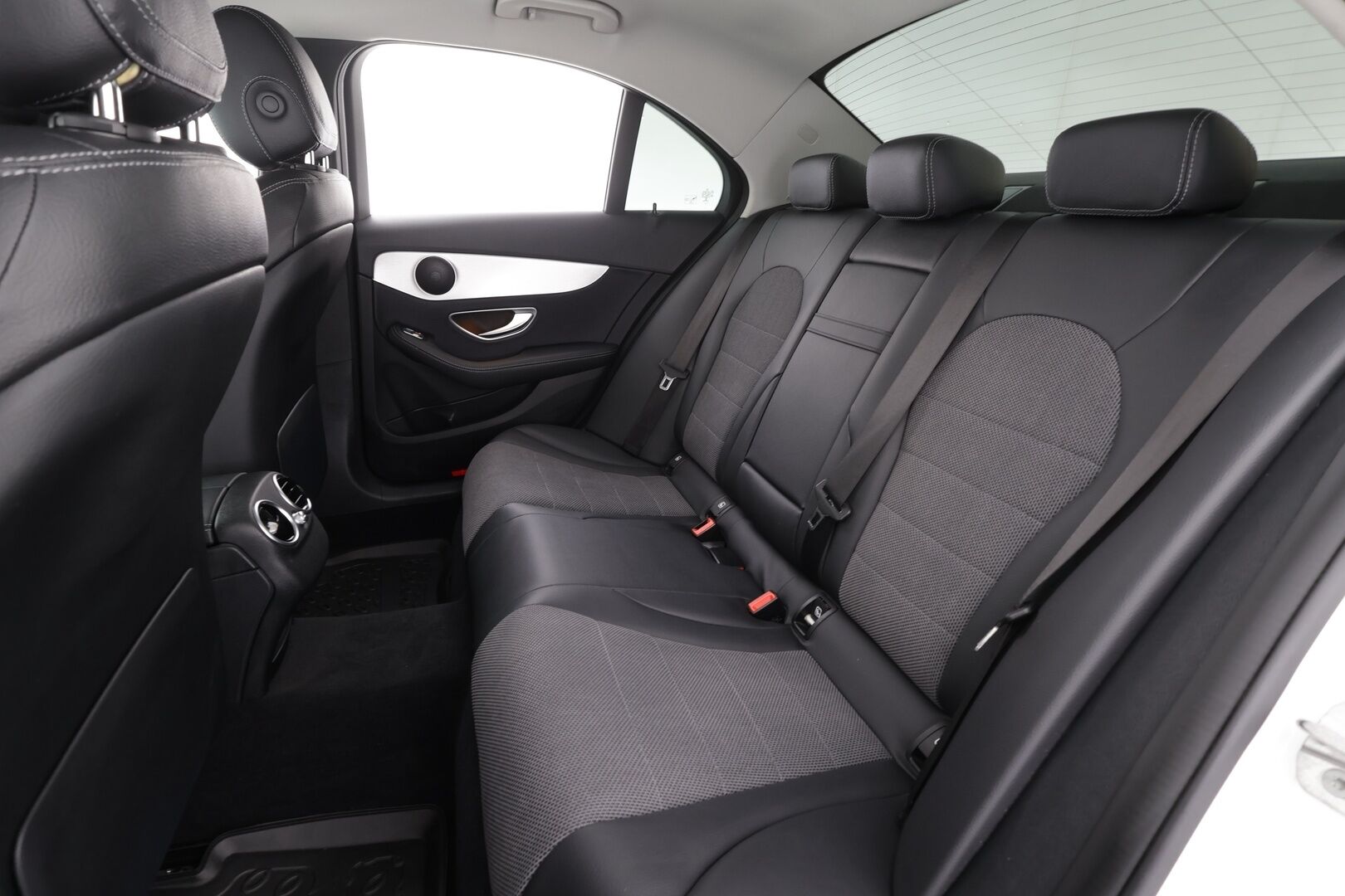 Mercedes-Benz C 2019 200 d A Business Avantgarde * Vakkari / P.kamera / LED / Navi / Puolinahat / Lohko+Sisä * - Suomi-auto / Kahdet renkaat aluvanteilla / Merkkihuollettu