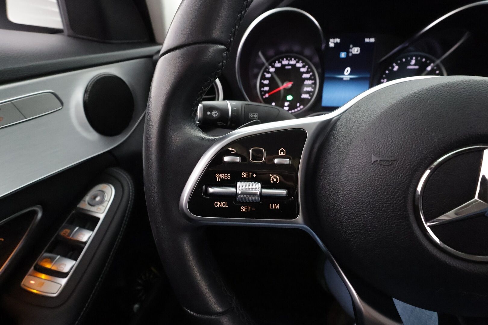 Mercedes-Benz C 2019 200 d A Business Avantgarde * Vakkari / P.kamera / LED / Navi / Puolinahat / Lohko+Sisä * - Suomi-auto / Kahdet renkaat aluvanteilla / Merkkihuollettu