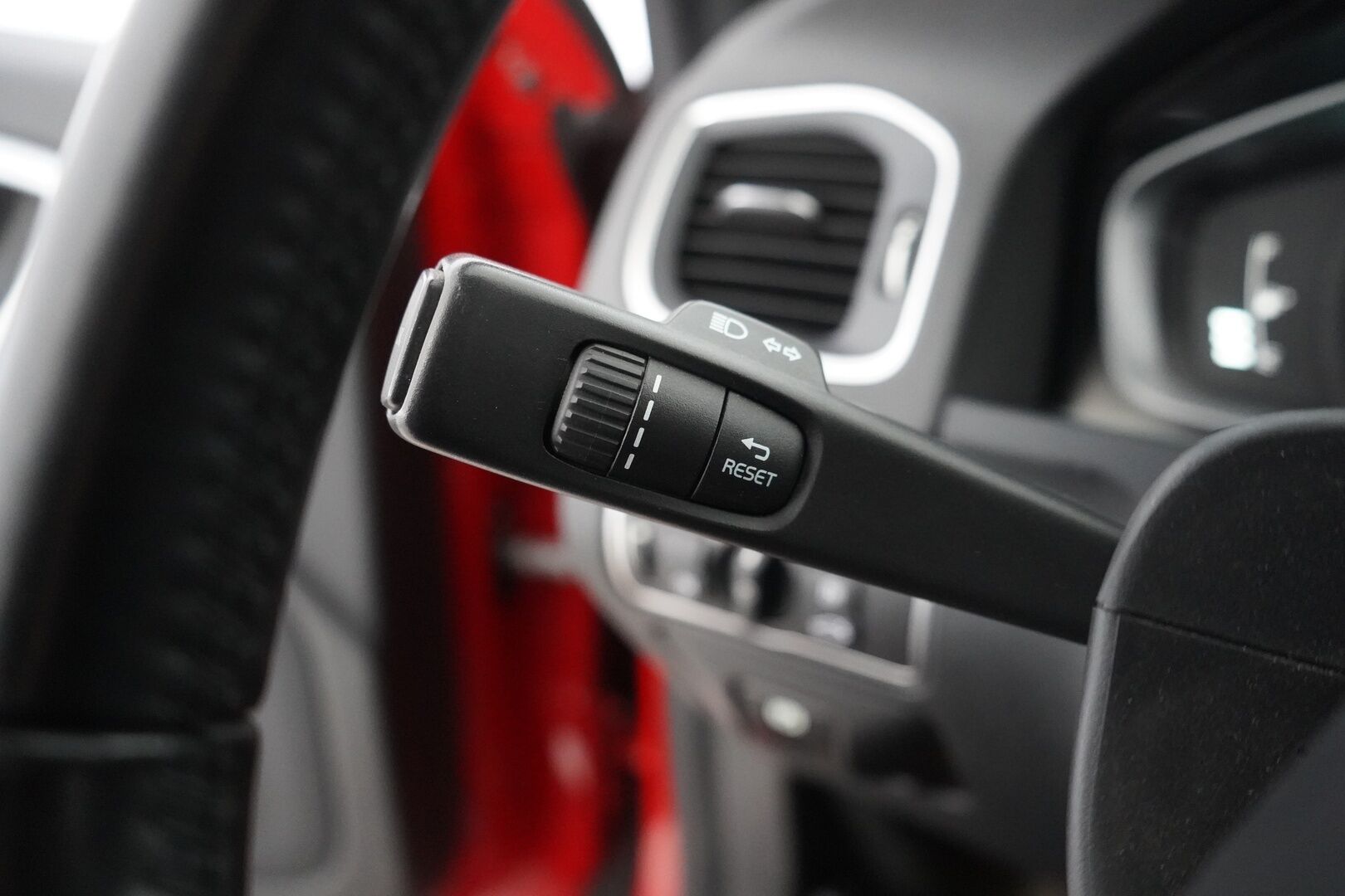 Volvo V60 2016 D3 Momentum - Vakkari | Webasto | Koukku | Bt | Hyvät huollot | Kahdet renkaat