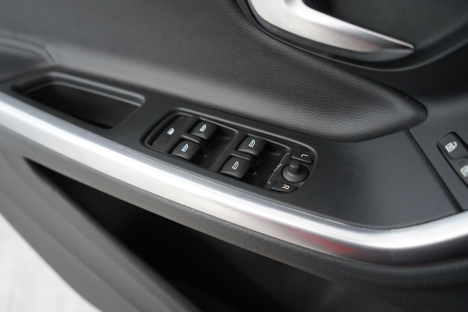 Volvo V60 2016 D3 Momentum - Vakkari | Webasto | Koukku | Bt | Hyvät huollot | Kahdet renkaat