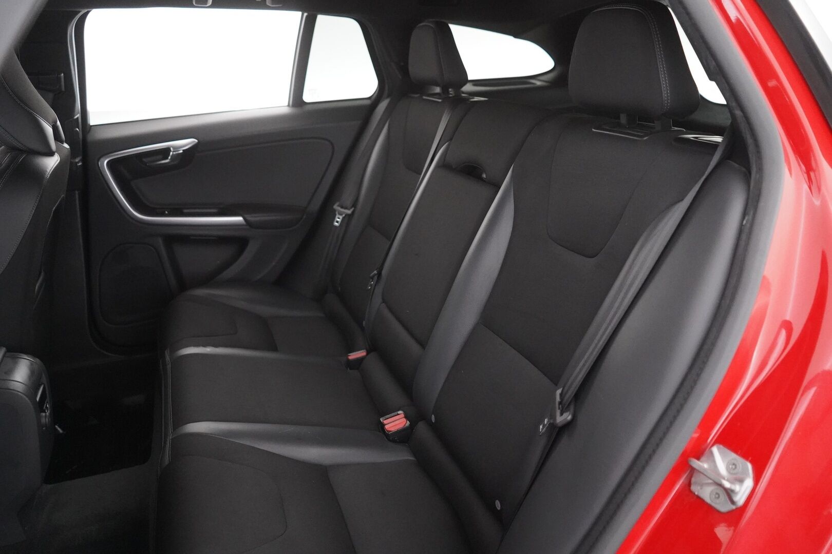 Volvo V60 2016 D3 Momentum - Vakkari | Webasto | Koukku | Bt | Hyvät huollot | Kahdet renkaat