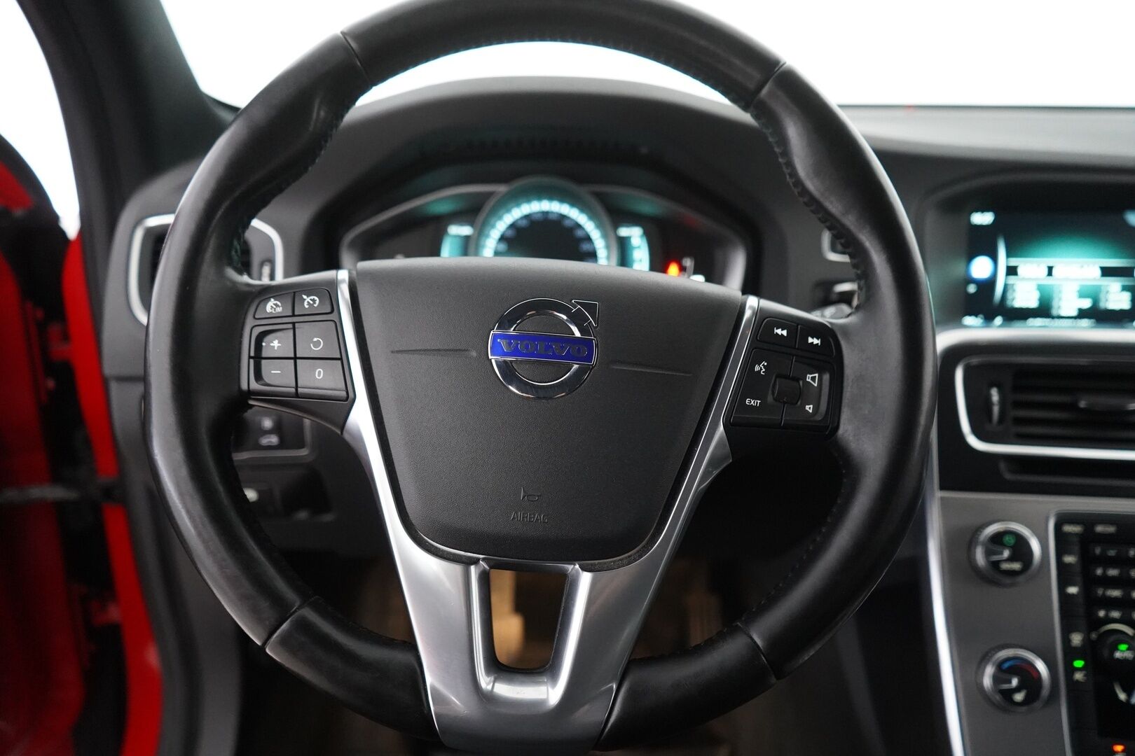 Volvo V60 2016 D3 Momentum - Vakkari | Webasto | Koukku | Bt | Hyvät huollot | Kahdet renkaat