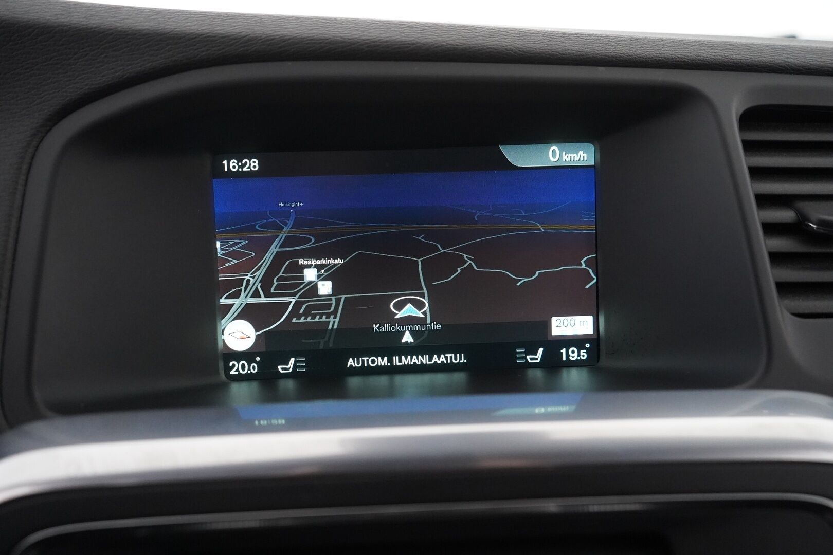 Volvo V60 2016 D3 Momentum - Vakkari | Webasto | Koukku | Bt | Hyvät huollot | Kahdet renkaat