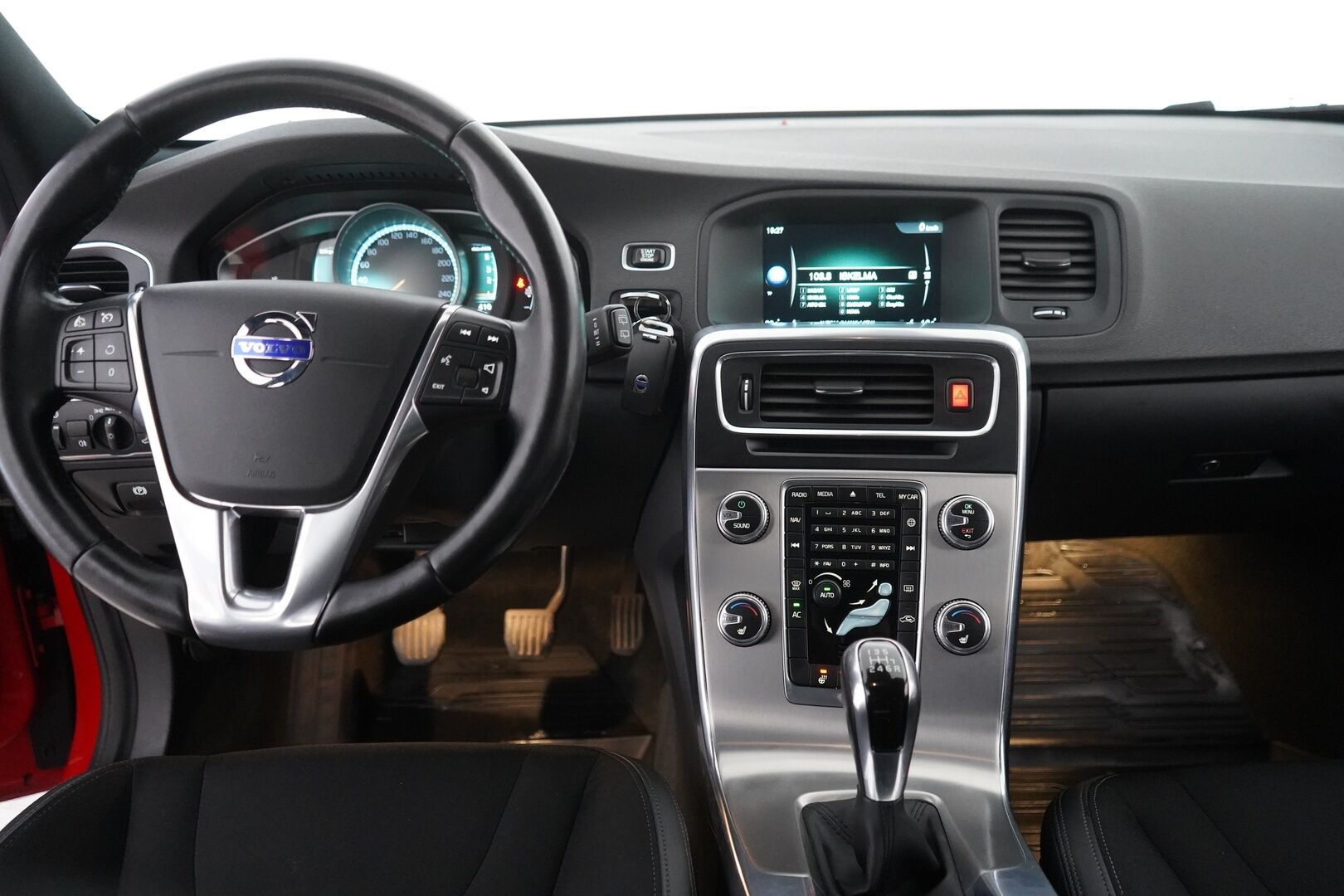 Volvo V60 2016 D3 Momentum - Vakkari | Webasto | Koukku | Bt | Hyvät huollot | Kahdet renkaat