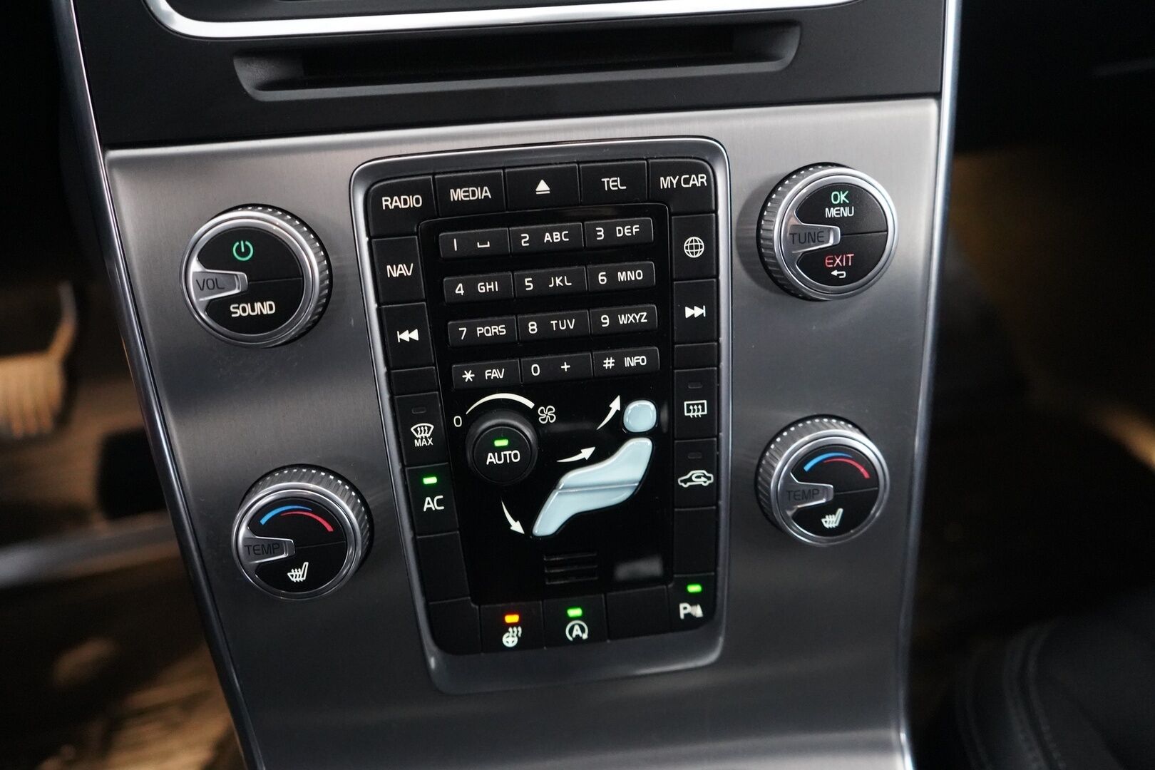 Volvo V60 2016 D3 Momentum - Vakkari | Webasto | Koukku | Bt | Hyvät huollot | Kahdet renkaat