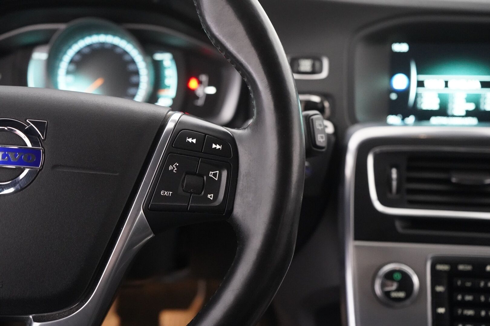 Volvo V60 2016 D3 Momentum - Vakkari | Webasto | Koukku | Bt | Hyvät huollot | Kahdet renkaat