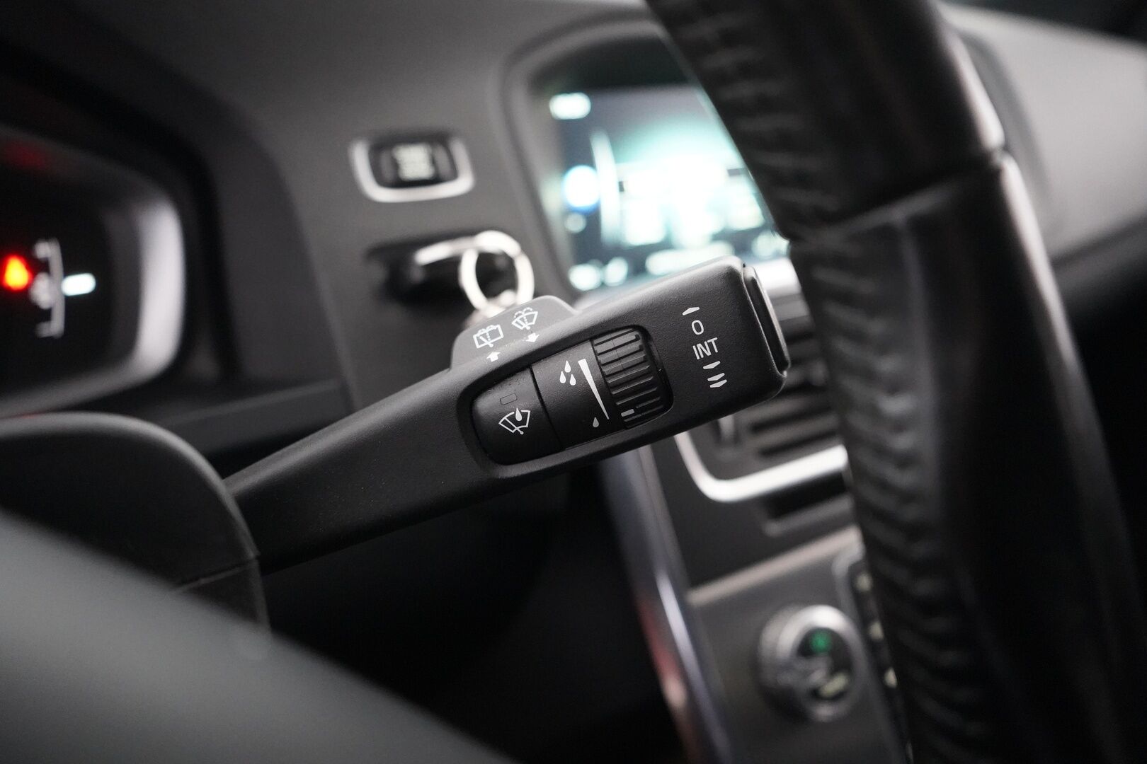 Volvo V60 2016 D3 Momentum - Vakkari | Webasto | Koukku | Bt | Hyvät huollot | Kahdet renkaat