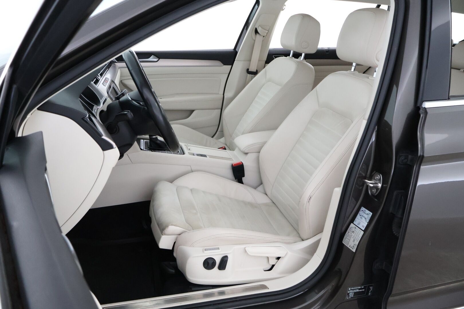 Volkswagen Passat 2015 Variant Highline 2,0 TDI 140 kW (190 hv) 4MOTION DSG-automaatti - Webasto / Adapt.Vakkari / Peruutuskamera / Koukku / Nahka-Alcantara / KeylessGo / Jakopää tehty!