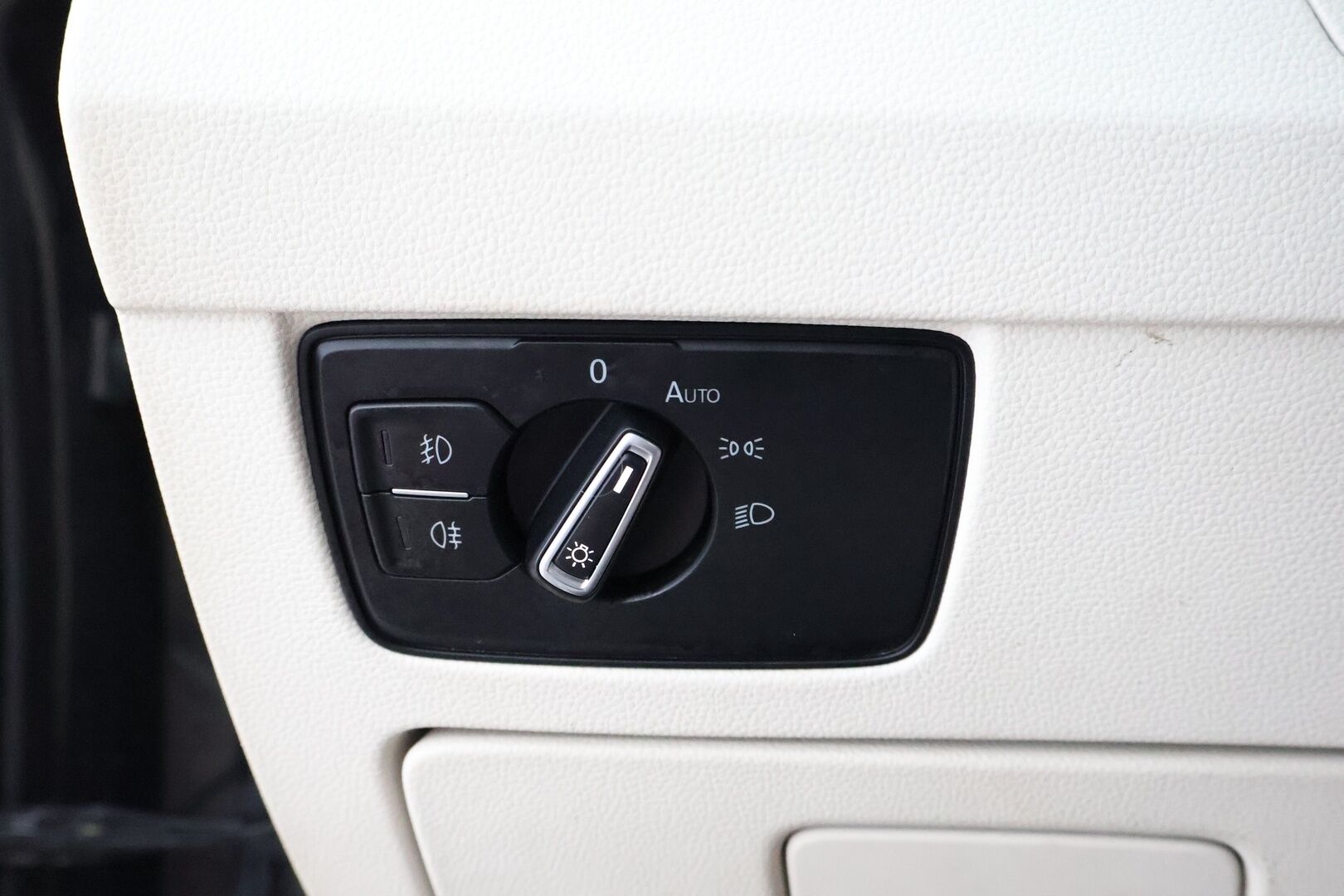 Volkswagen Passat 2015 Variant Highline 2,0 TDI 140 kW (190 hv) 4MOTION DSG-automaatti - Webasto / Adapt.Vakkari / Peruutuskamera / Koukku / Nahka-Alcantara / KeylessGo / Jakopää tehty!