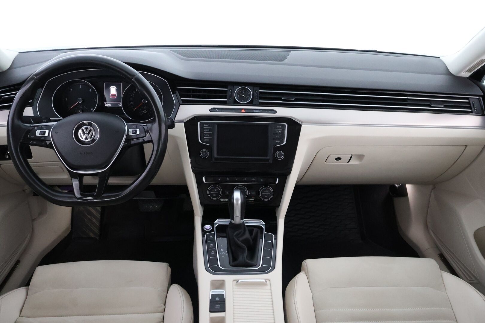 Volkswagen Passat 2015 Variant Highline 2,0 TDI 140 kW (190 hv) 4MOTION DSG-automaatti - Webasto / Adapt.Vakkari / Peruutuskamera / Koukku / Nahka-Alcantara / KeylessGo / Jakopää tehty!