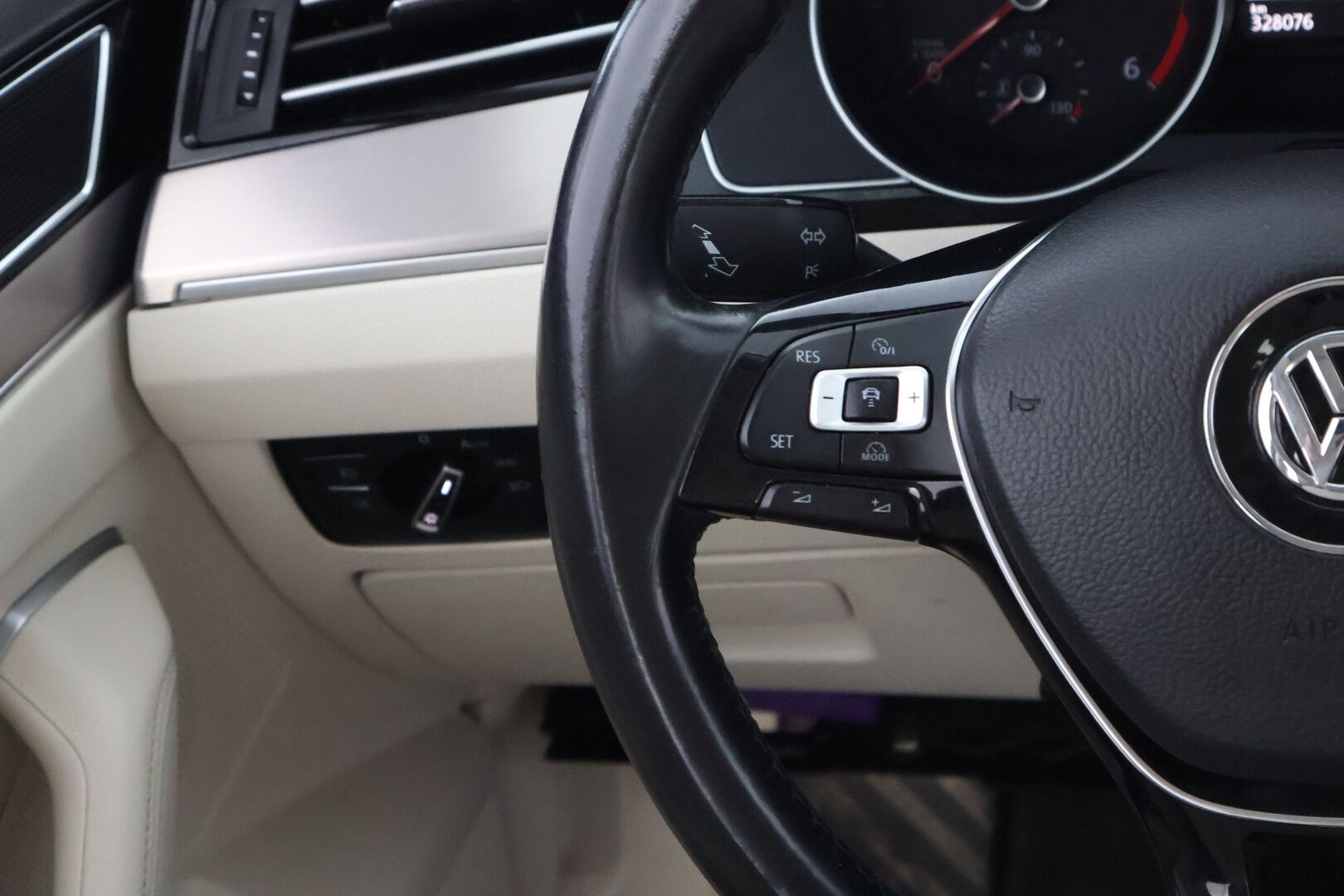 Volkswagen Passat 2015 Variant Highline 2,0 TDI 140 kW (190 hv) 4MOTION DSG-automaatti - Webasto / Adapt.Vakkari / Peruutuskamera / Koukku / Nahka-Alcantara / KeylessGo / Jakopää tehty!