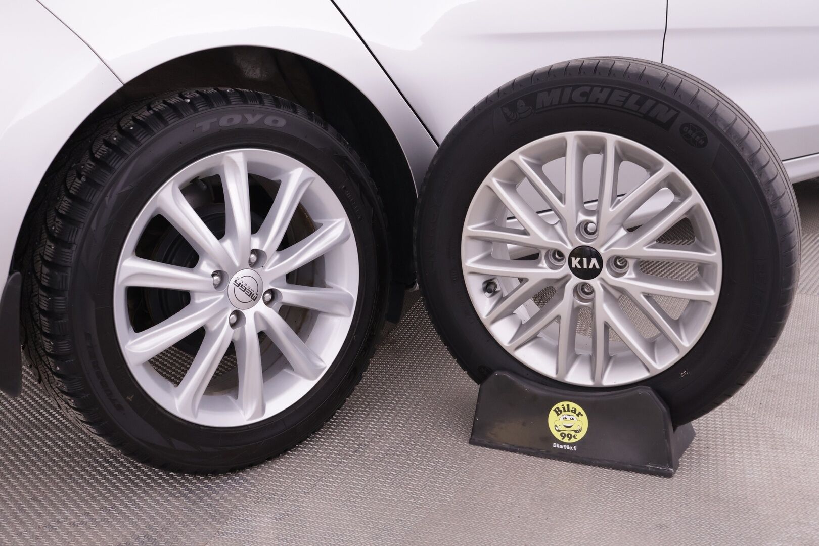 Kia Rio 2018 1,0 T-GDI ISG 100hv EX EcoDynamics / P. Kamera / Bluetooth / Vakkari / Ratinlämmitin / Lohko+sisäpuhallin - Suomi-Auto / 2 x aluvanteet / Hyväkuntoiset nastat /