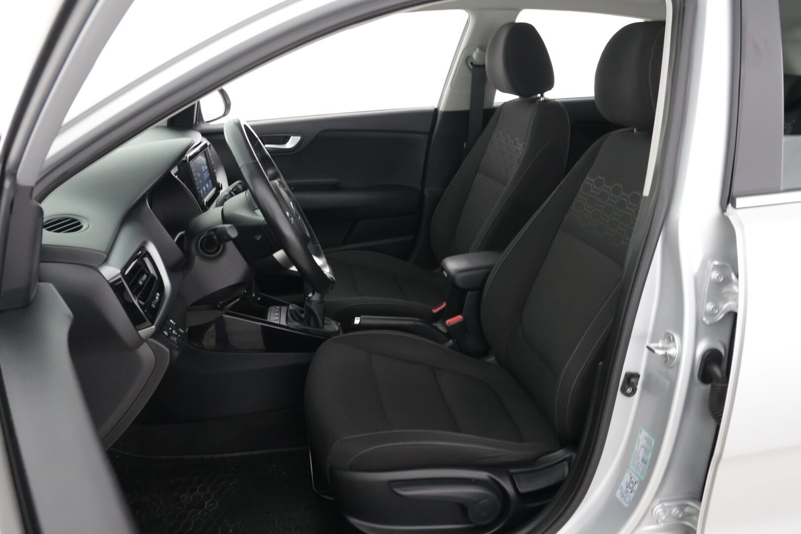 Kia Rio 2018 1,0 T-GDI ISG 100hv EX EcoDynamics / P. Kamera / Bluetooth / Vakkari / Ratinlämmitin / Lohko+sisäpuhallin - Suomi-Auto / 2 x aluvanteet / Hyväkuntoiset nastat /