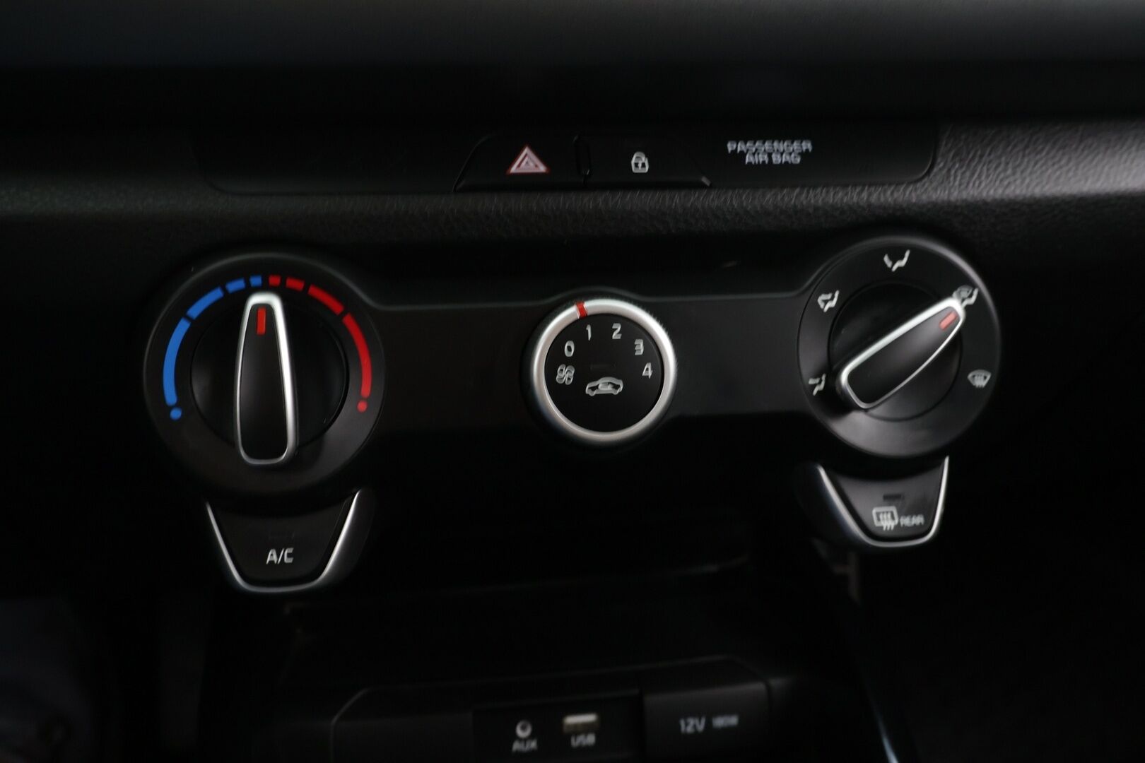 Kia Rio 2018 1,0 T-GDI ISG 100hv EX EcoDynamics / P. Kamera / Bluetooth / Vakkari / Ratinlämmitin / Lohko+sisäpuhallin - Suomi-Auto / 2 x aluvanteet / Hyväkuntoiset nastat /