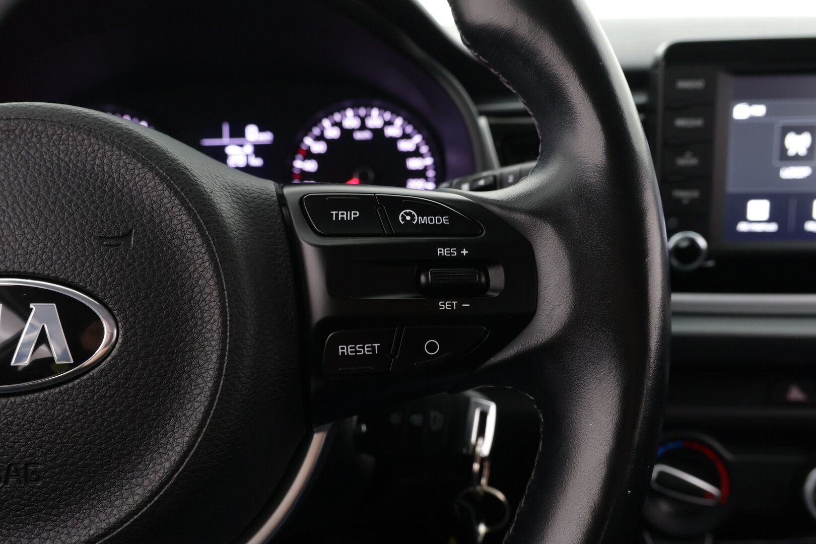 Kia Rio 2018 1,0 T-GDI ISG 100hv EX EcoDynamics / P. Kamera / Bluetooth / Vakkari / Ratinlämmitin / Lohko+sisäpuhallin - Suomi-Auto / 2 x aluvanteet / Hyväkuntoiset nastat /