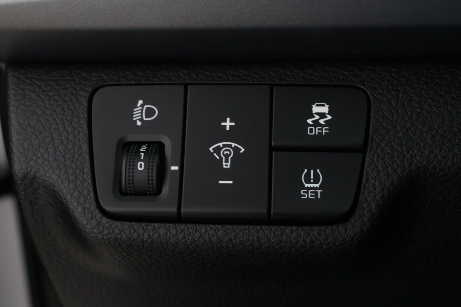 Kia Rio 2018 1,0 T-GDI ISG 100hv EX EcoDynamics / P. Kamera / Bluetooth / Vakkari / Ratinlämmitin / Lohko+sisäpuhallin - Suomi-Auto / 2 x aluvanteet / Hyväkuntoiset nastat /