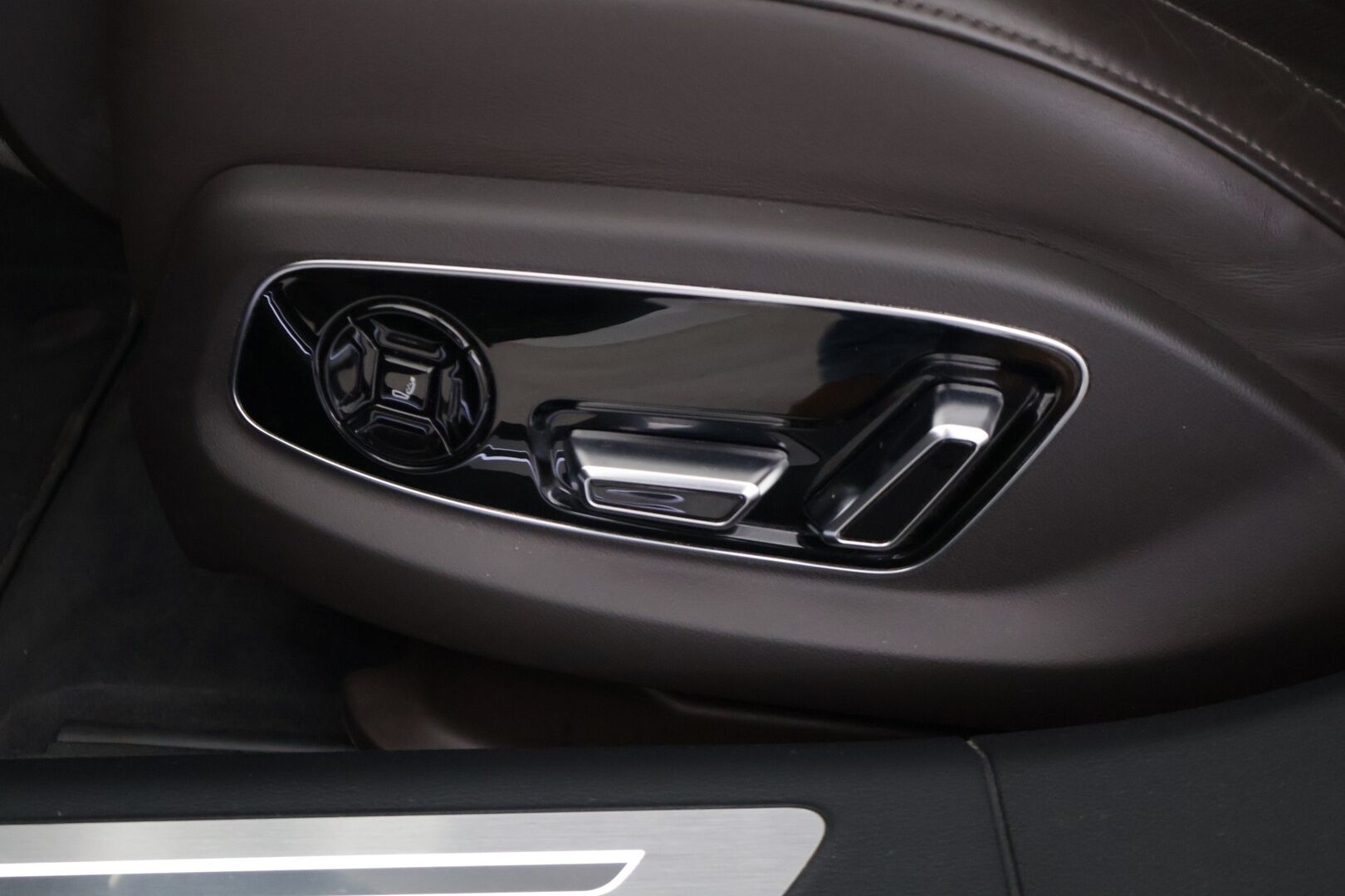 Audi A8 2020 Sedan 60 TFSI e *Huippuvarusteet / Bang&Olufsen / HUD / 360° / Hierovat & Ilmastoidut Muistinahat / Ilma-alusta / Soft-close* - Matrix LED - Laser lisäpitkillä / 2x Audin aluvanteet / Lasikattoluukku / Merkkihuollettu! - HULLUT JOULUT KORKOTARJOUS 2,49% 