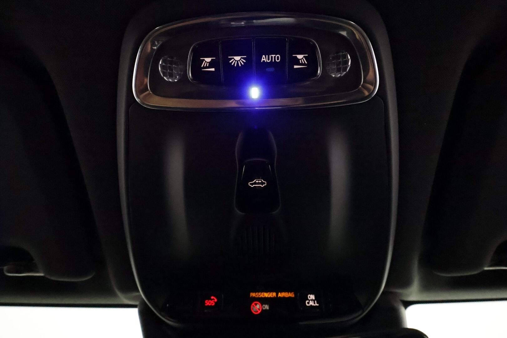 Volvo XC60 2019 T8 AWD R-Design aut **ACC / Ilma-alusta / H&K / Panorama / Koukku / Webasto / Muistipenkki / Full-LED / P.kamera** - 3,99 % KORKOTARJOUS TÄHÄN AUTOON 28.9. ASTI! - Kovilla varusteilla oleva Suomi Auto! Merkkihuollettu, jakohihna vaihdettu 5/25 135tkm! Kahdet renkaat aluvanteilla.  