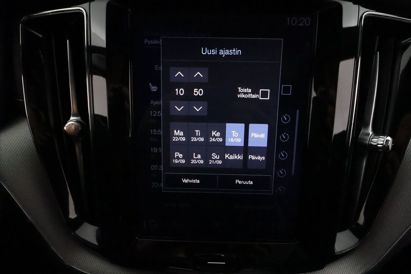 Volvo XC60 2019 T8 AWD R-Design aut **ACC / Ilma-alusta / H&K / Panorama / Koukku / Webasto / Muistipenkki / Full-LED / P.kamera** - 3,99 % KORKOTARJOUS TÄHÄN AUTOON 28.9. ASTI! - Kovilla varusteilla oleva Suomi Auto! Merkkihuollettu, jakohihna vaihdettu 5/25 135tkm! Kahdet renkaat aluvanteilla.  