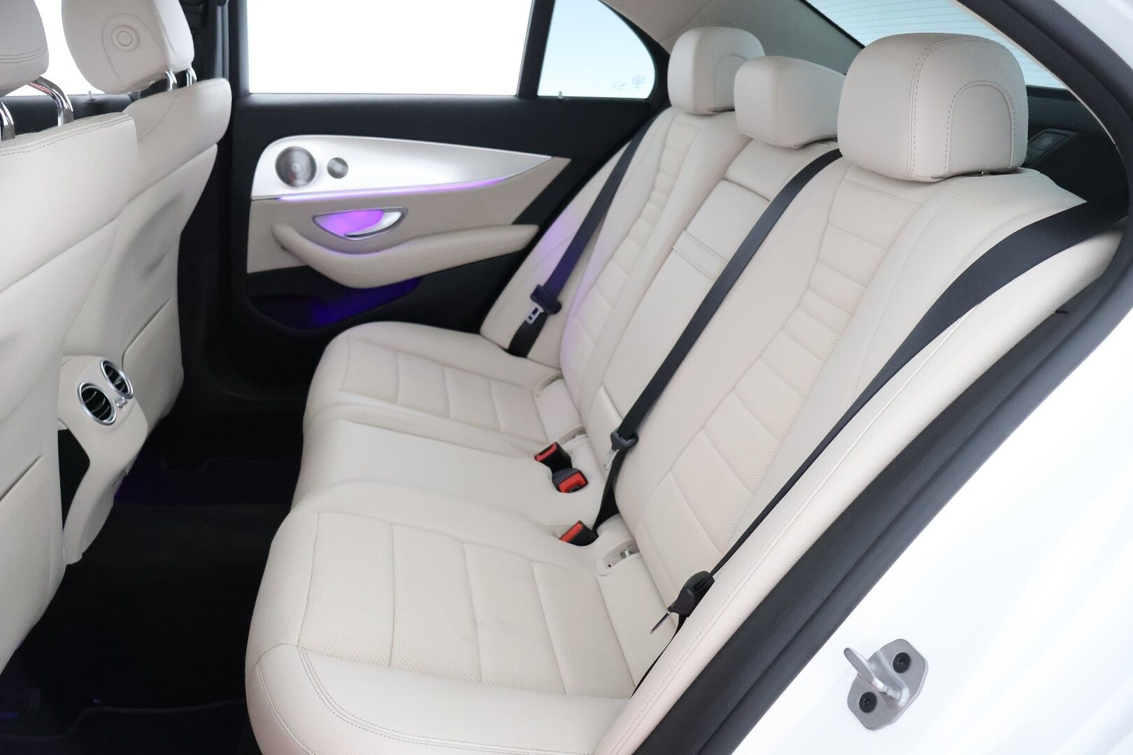 Mercedes-Benz E 2019 300 de A Business Avantgarde - Suomi-Auto | BLIS | Burmester | Multibeam LED | P. Kamera | Urheiluistuimet