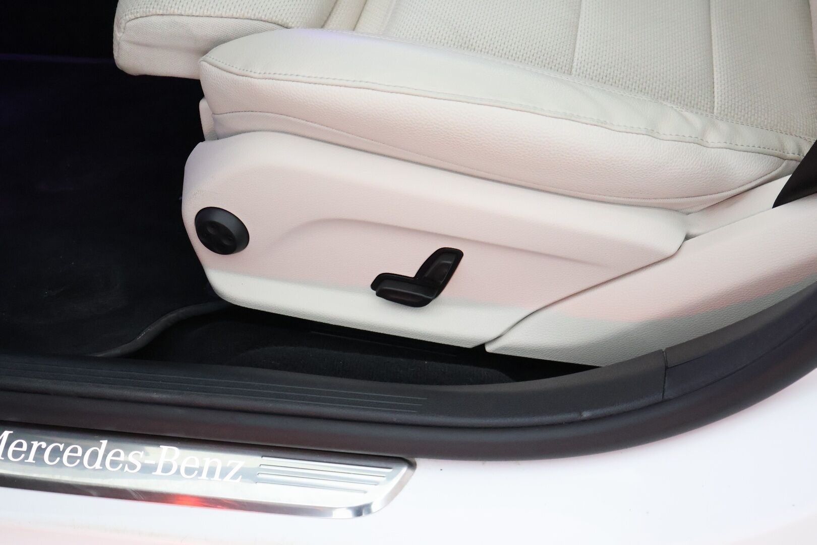 Mercedes-Benz E 2019 300 de A Business Avantgarde - Suomi-Auto | BLIS | Burmester | Multibeam LED | P. Kamera | Urheiluistuimet