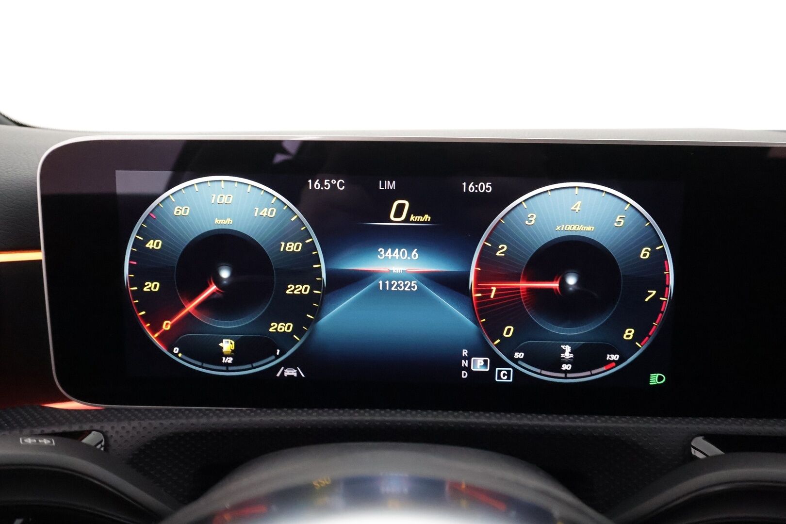 Mercedes-Benz A 2019 180 A Business AMG - | Distronic Pro | P.kamera | widescreen | Burmester | Puolinahat Sporttipenkit | LED | Suomi-auto | Kahdet Renkaat |