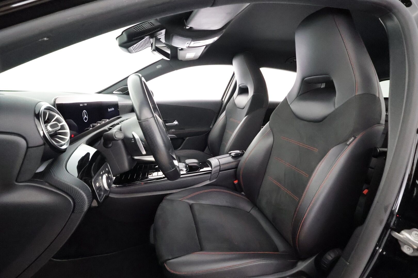 Mercedes-Benz A 2019 180 A Business AMG - | Distronic Pro | P.kamera | widescreen | Burmester | Puolinahat Sporttipenkit | LED | Suomi-auto | Kahdet Renkaat |