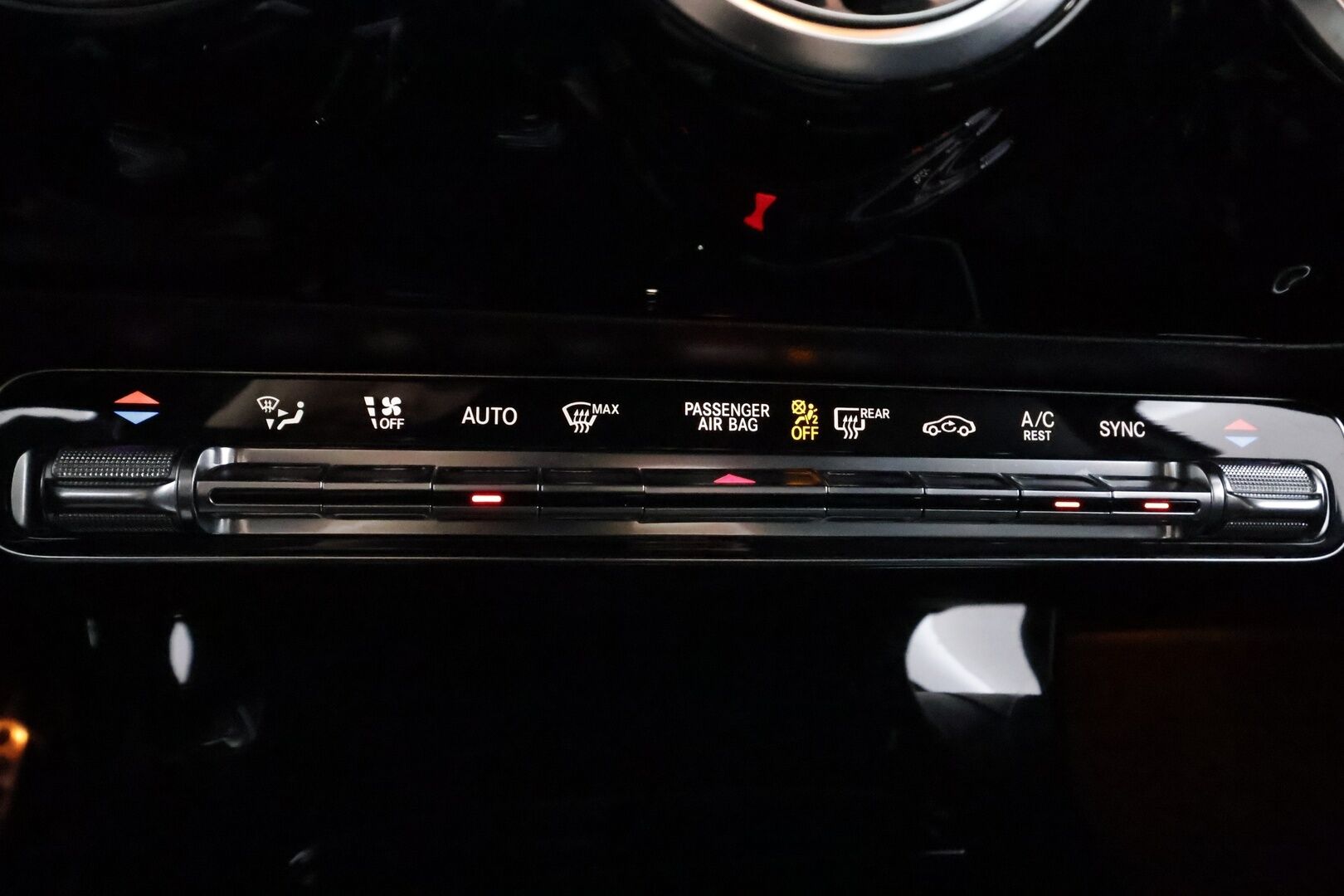 Mercedes-Benz A 2019 180 A Business AMG - | Distronic Pro | P.kamera | widescreen | Burmester | Puolinahat Sporttipenkit | LED | Suomi-auto | Kahdet Renkaat |