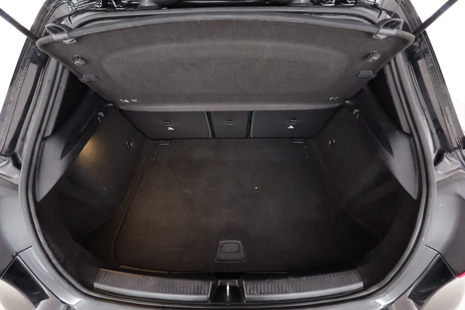 Mercedes-Benz A 2019 180 A Business AMG - | Distronic Pro | P.kamera | widescreen | Burmester | Puolinahat Sporttipenkit | LED | Suomi-auto | Kahdet Renkaat |
