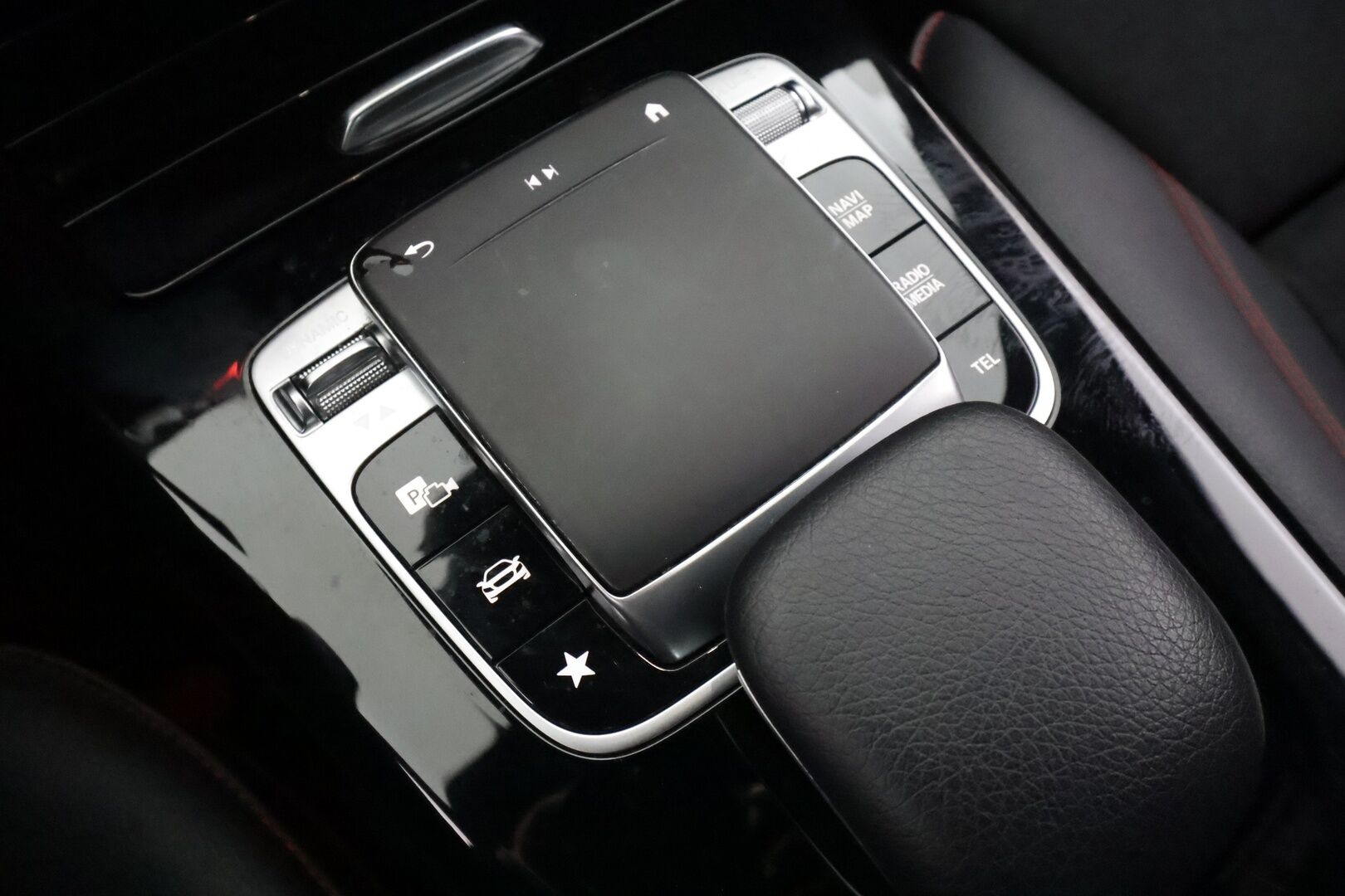 Mercedes-Benz A 2019 180 A Business AMG - | Distronic Pro | P.kamera | widescreen | Burmester | Puolinahat Sporttipenkit | LED | Suomi-auto | Kahdet Renkaat |