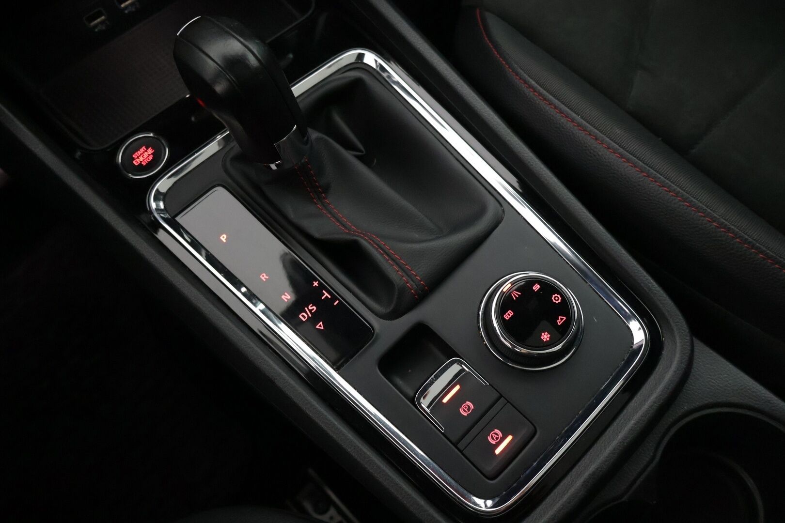 Seat Ateca 2019 2,0 TSI 190 4DRIVE FR Business DSG*Webasto / Digimittaristo / Panoraama / Beats audio / ACC / BLIS / Peruutuskamera* - *Huippuvarusteet / Suomi-auto / 2x renkaat ja vanteet*