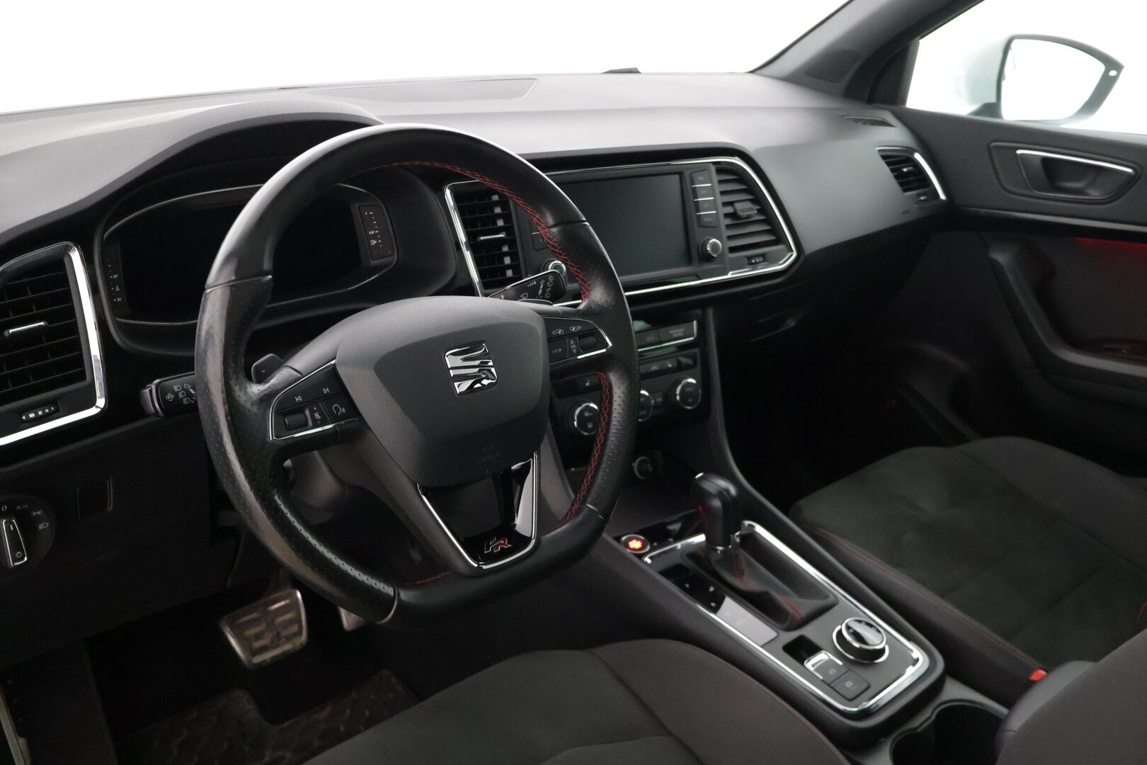 Seat Ateca 2019 2,0 TSI 190 4DRIVE FR Business DSG*Webasto / Digimittaristo / Panoraama / Beats audio / ACC / BLIS / Peruutuskamera* - *Huippuvarusteet / Suomi-auto / 2x renkaat ja vanteet*