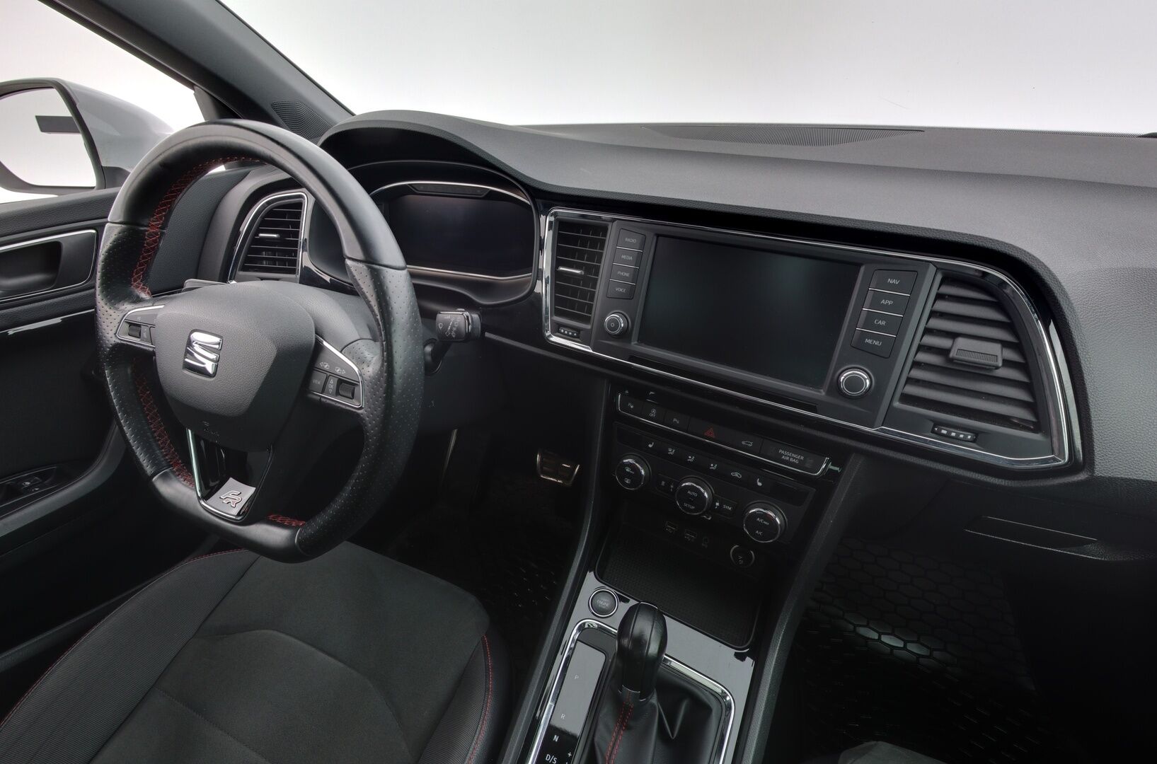 Seat Ateca 2019 2,0 TSI 190 4DRIVE FR Business DSG*Webasto / Digimittaristo / Panoraama / Beats audio / ACC / BLIS / Peruutuskamera* - *Huippuvarusteet / Suomi-auto / 2x renkaat ja vanteet*