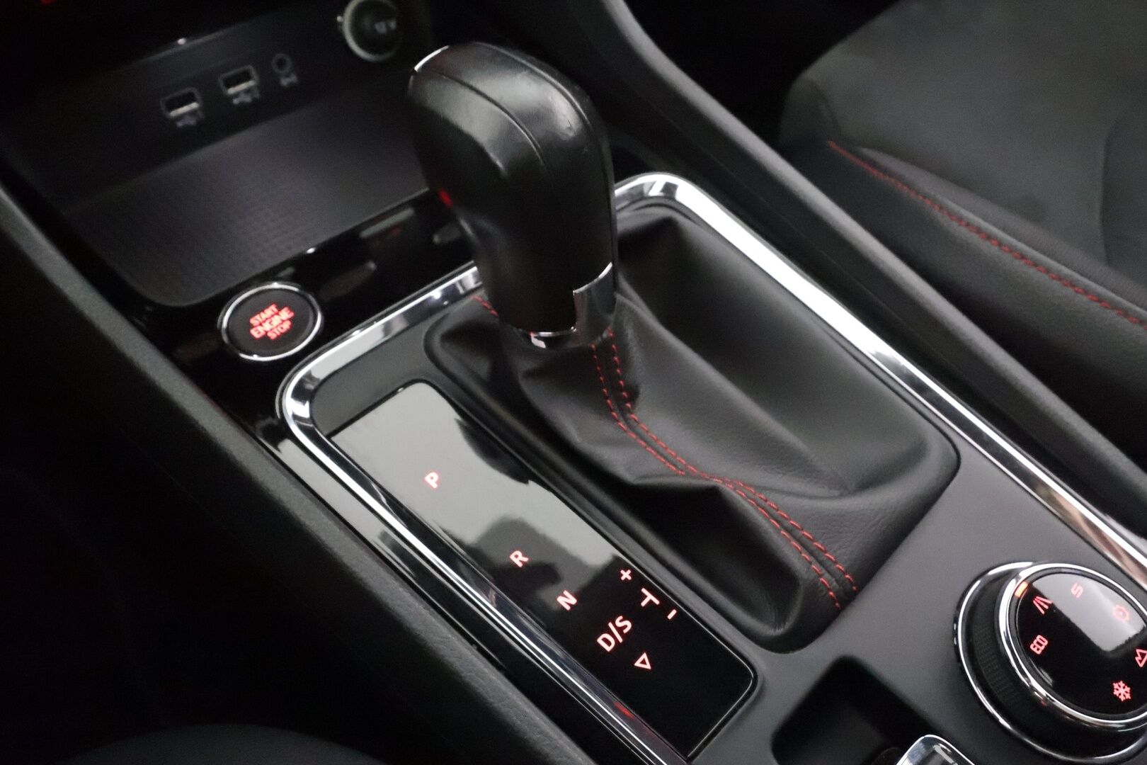 Seat Ateca 2019 2,0 TSI 190 4DRIVE FR Business DSG - | ACC | Webasto | LED | Beats audio | P.Kamera | Digimittaristo | Apple&Android | Suomi-auto | Kahdet Renkaat |