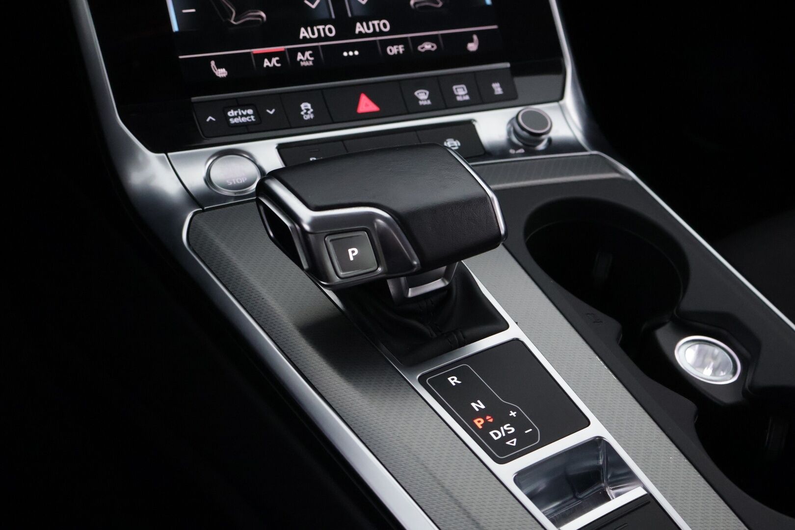 Audi A6 2019 Sedan Business Sport 40 TDI MHEV quattro S tronic - Webasto | Vetokoukku | Adapt.LED | 360-Kamera | 4-Alue AC | Sporttipenkit | Matrix LED
