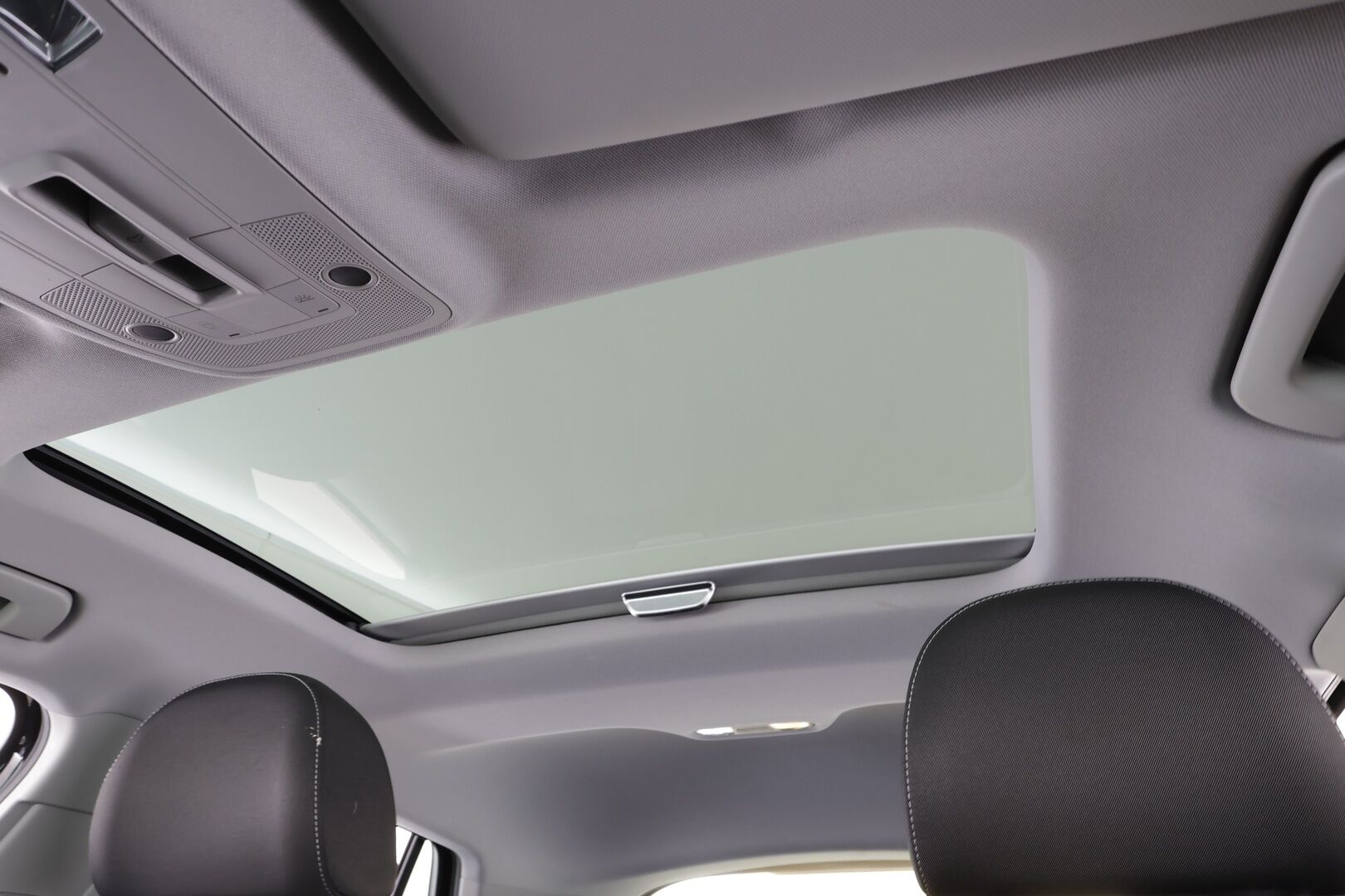 Audi Q2 2019 Business Sport 35 TFSI 110 kW S tronic * ACC / P.kamera / B&O / LED / Lohkolämmitin / KeylessGo / Sähköluukku * - Lasikattoluukku / Kahdet renkaat aluvanteilla - HULLU BLACKWEEK KORKOTARJOUS 2,49%