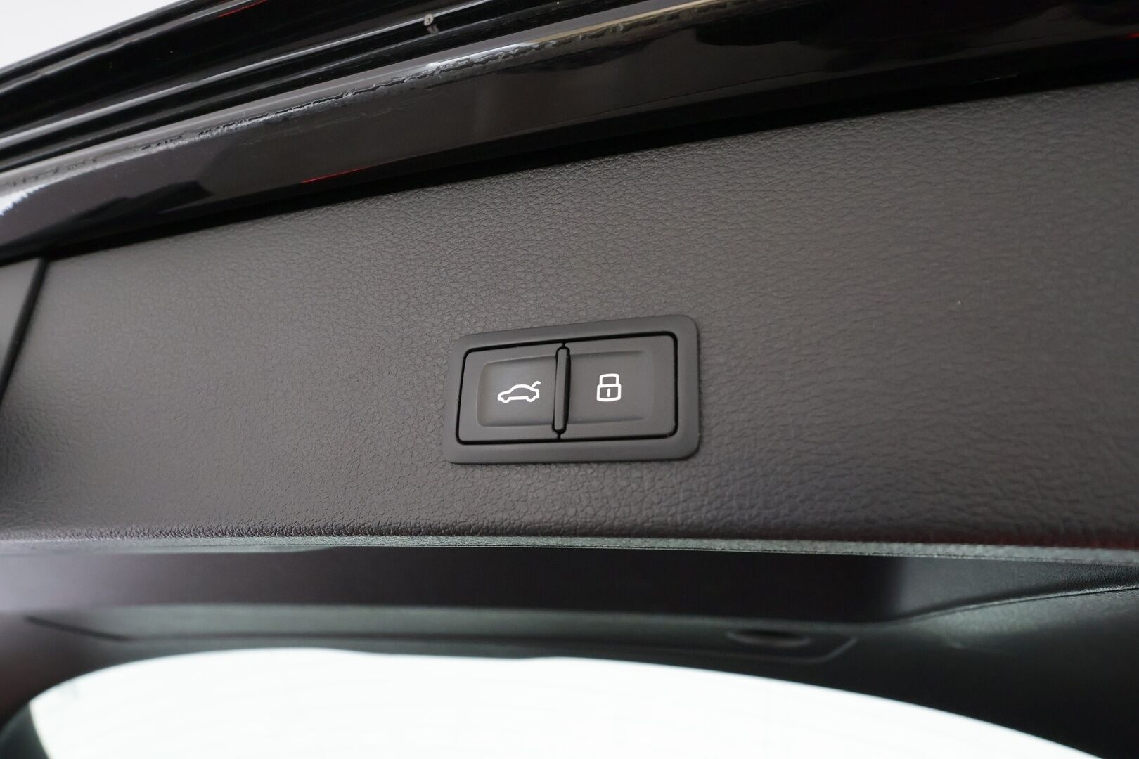 Audi Q2 2019 Business Sport 35 TFSI 110 kW S tronic * ACC / P.kamera / B&O / LED / Lohkolämmitin / KeylessGo / Sähköluukku * - Lasikattoluukku / Kahdet renkaat aluvanteilla - HULLU BLACKWEEK KORKOTARJOUS 2,49%