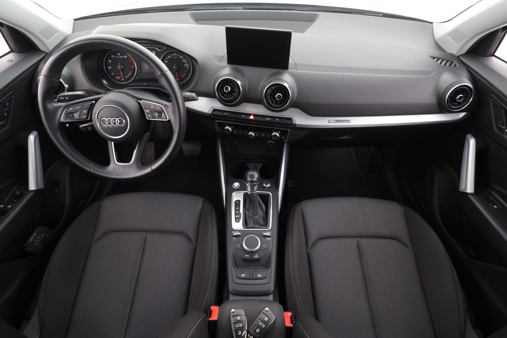 Audi Q2 2019 Business Sport 35 TFSI 110 kW S tronic * ACC / P.kamera / B&O / LED / Lohkolämmitin / KeylessGo / Sähköluukku * - Lasikattoluukku / Kahdet renkaat aluvanteilla - HULLU BLACKWEEK KORKOTARJOUS 2,49%