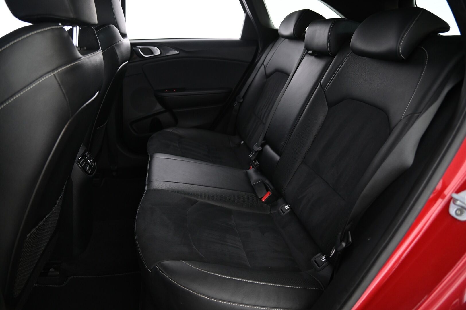 Kia Ceed 2019 1,4 T-GDI ISG 140hv GT-Line Business Premium SW DCT A/T EcoDynamics *ACC / Muistipenkki / Kattoikkuna / P.kamera / LED* - *Merkkihuollettu Suomi-auto / JBL / Lohkolämmitin sisätilanlämmittimellä*