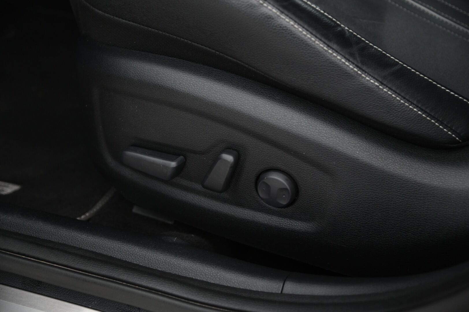 Kia Ceed 2019 1,4 T-GDI ISG 140hv GT-Line Business Premium SW DCT A/T EcoDynamics *ACC / Muistipenkki / Kattoikkuna / P.kamera / LED* - *Merkkihuollettu Suomi-auto / JBL / Lohkolämmitin sisätilanlämmittimellä*