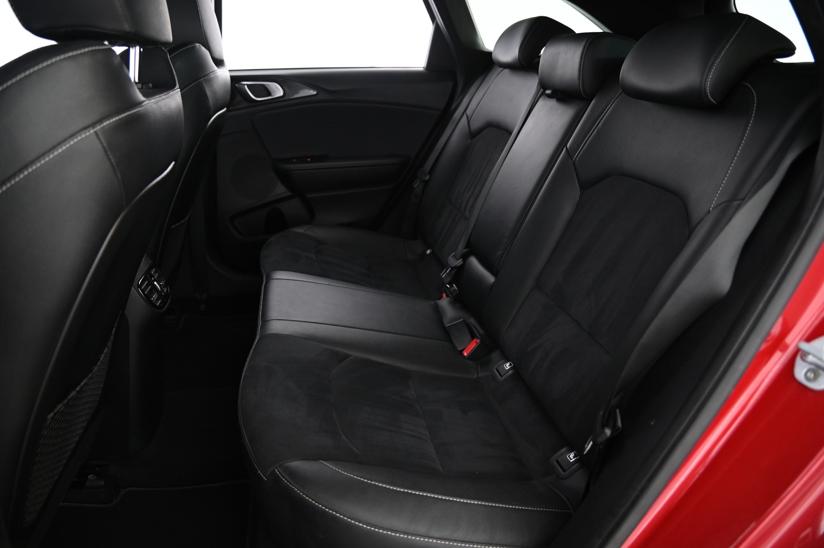 Kia Ceed 2019 1,4 T-GDI ISG 140hv GT-Line Business Premium SW DCT A/T EcoDynamics *ACC / Muistipenkki / Kattoikkuna / P.kamera / LED* - *Merkkihuollettu Suomi-auto / JBL / Lohkolämmitin sisätilanlämmittimellä* - Osta nyt, maksa vasta ensi vuonna