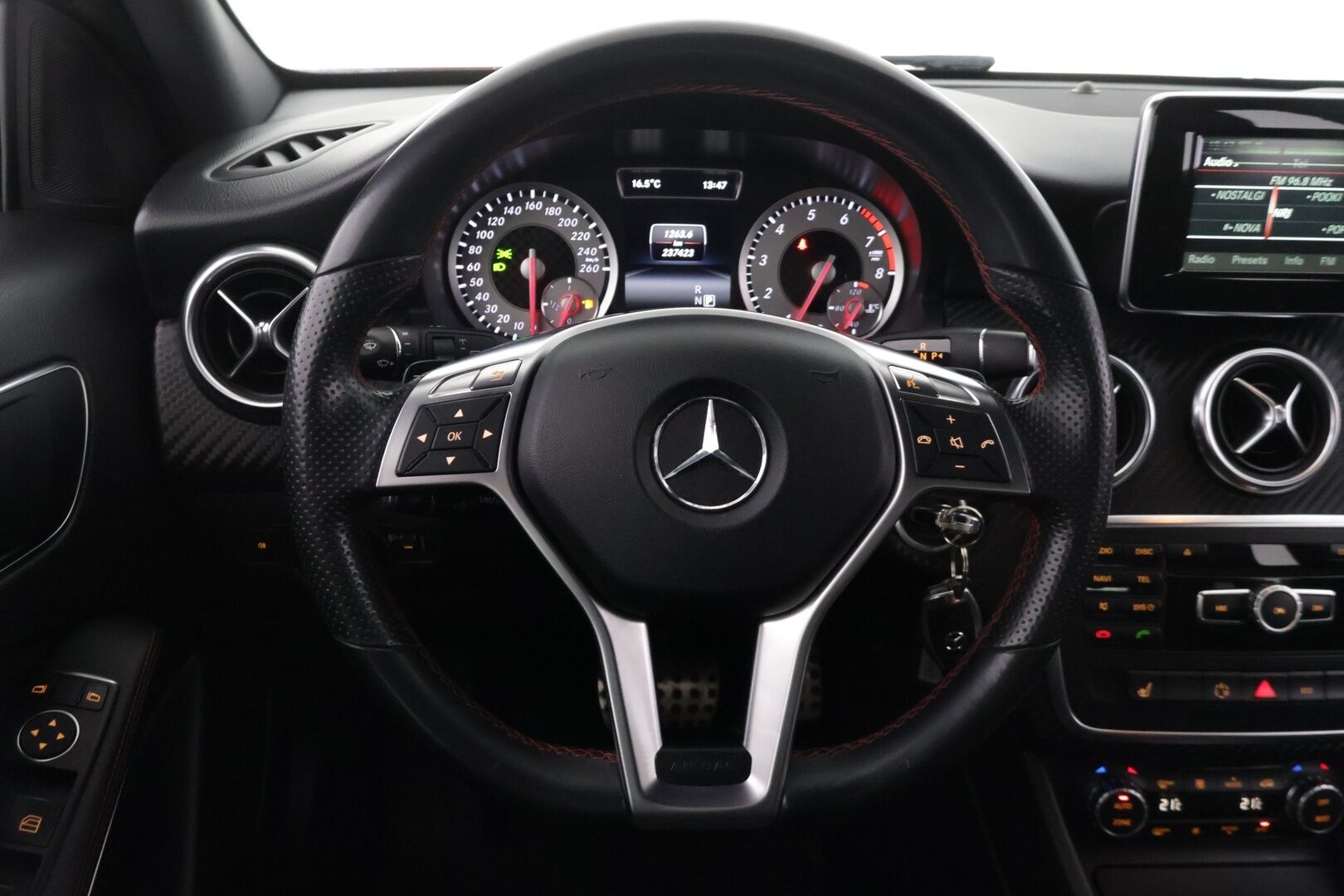 Mercedes-Benz A 2014 180 Farmari * AMG / P-Kamera / Vakkari / Lohko * - *Juuri katsastettu / Juuri huollettu*