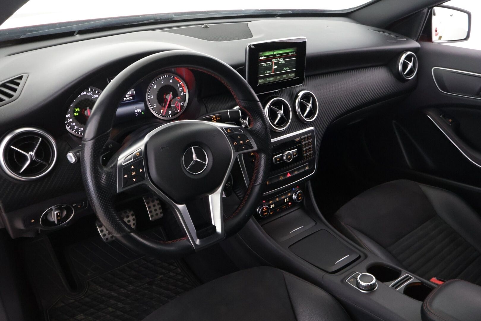 Mercedes-Benz A 2014 180 Farmari * AMG / P-Kamera / Vakkari / Lohko * - *Juuri katsastettu / Juuri huollettu*