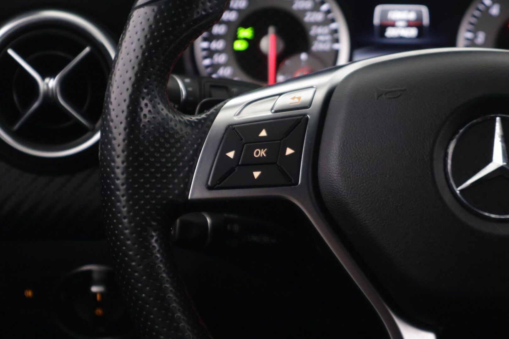 Mercedes-Benz A 2014 180 BE AMG A  *P-Kamera / Vakkari / Lohko / Aut.Ilmastointi* - *Juuri katsastettu / Juuri huollettu* - HULLUT AVAJAISHULINAT KORKOTARJOUS 3,29 %