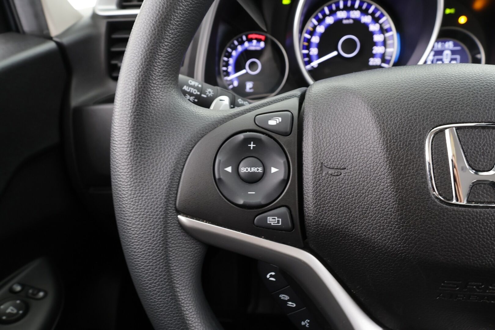 Honda Jazz 2020 1,3 Comfort CVT * Suomi-auto / Vakkari / Kaistavahti / Ilmastointi / Lohkolämmitin * - Kahdet renkaat aluvanteilla / Merkkihuollettu - HULLU BLACKWEEK KORKOTARJOUS 2,49%