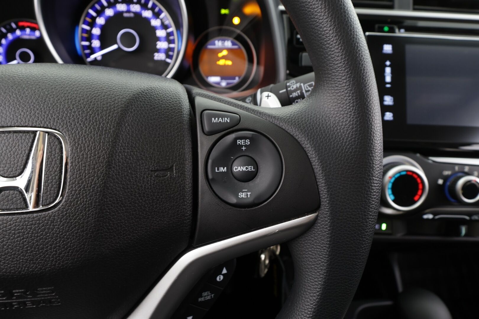 Honda Jazz 2020 1,3 Comfort CVT * Suomi-auto / Vakkari / Kaistavahti / Ilmastointi / Lohkolämmitin * - Kahdet renkaat aluvanteilla / Merkkihuollettu - HULLU BLACKWEEK KORKOTARJOUS 2,49%