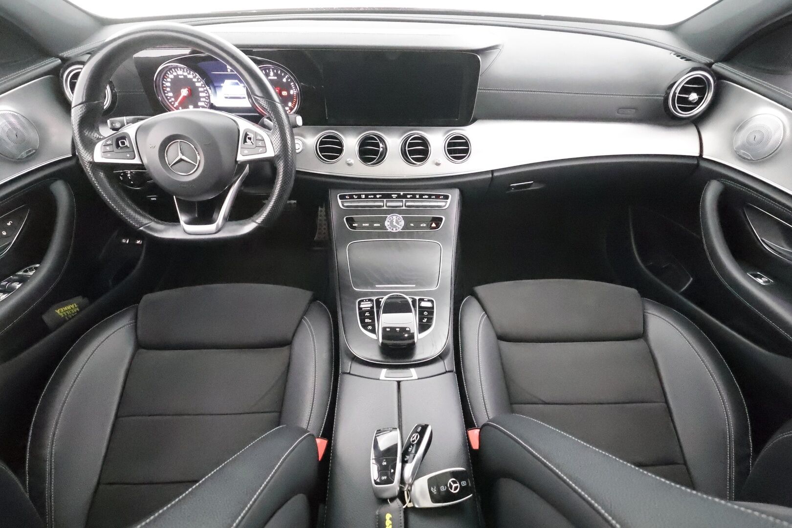 Mercedes-Benz E 2018 220 d 4Matic T A Business AMG - Burmester | Panorama | Webasto | Koukku | ACC | Multibeam | 360 | Sportpenkit | Kahdet renkaat aluvanteilla