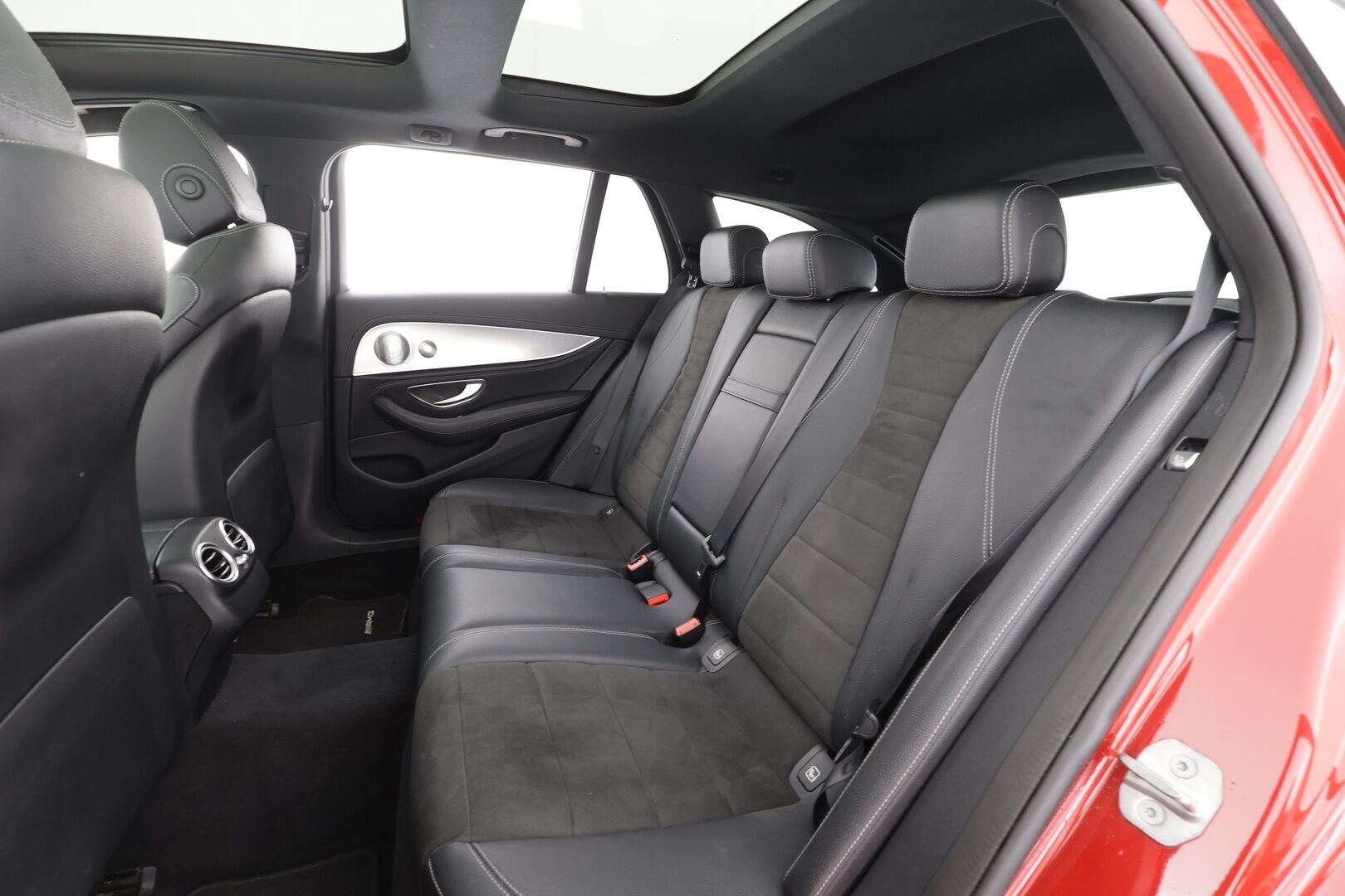 Mercedes-Benz E 2018 220 d 4Matic T A Business AMG - Burmester | Panorama | Webasto | Koukku | ACC | Multibeam | 360 | Sportpenkit | Kahdet renkaat aluvanteilla