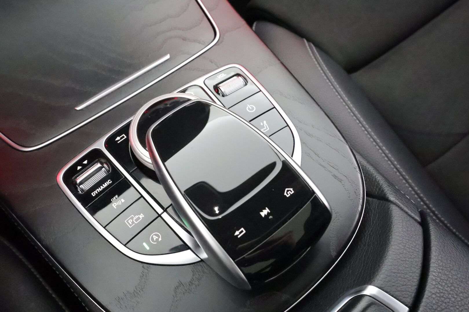 Mercedes-Benz E 2018 220 d 4Matic T A Business AMG - Burmester | Panorama | Webasto | Koukku | ACC | Multibeam | 360 | Sportpenkit | Kahdet renkaat aluvanteilla